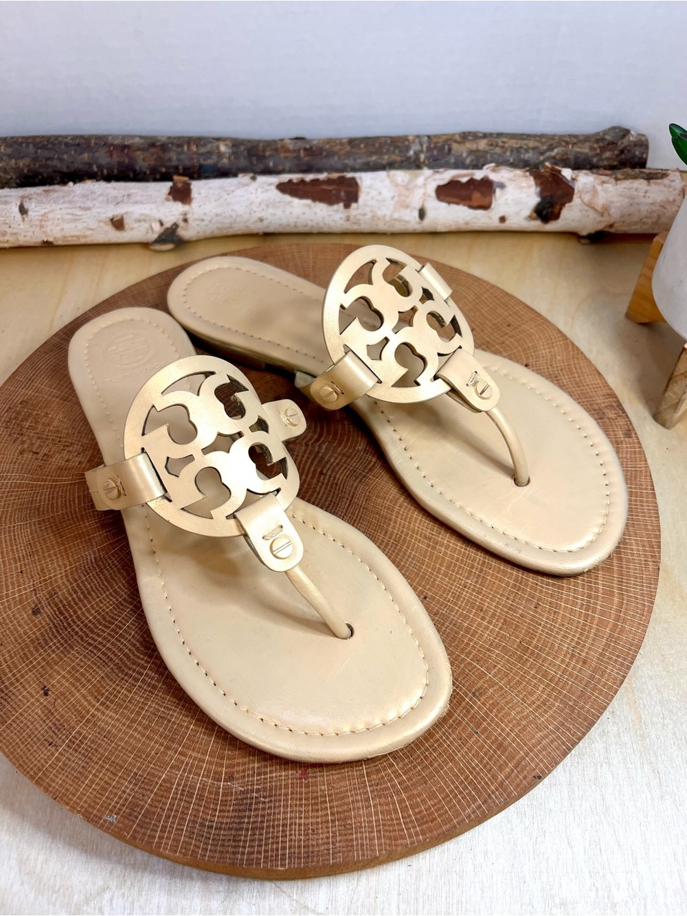 Tory Burch Miller Metallic Champagne Gold Leather Thong Sandals Size 9 - Picture 7 of 15